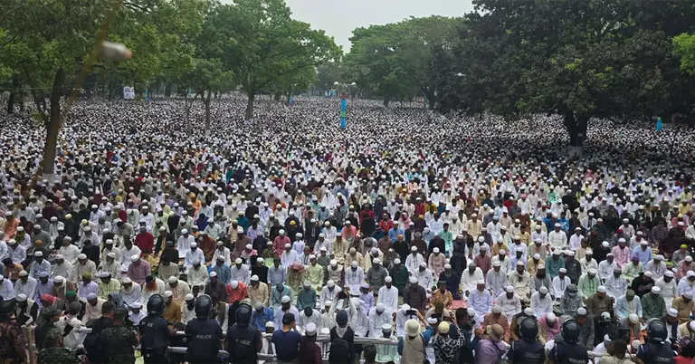 মুসল্লির স্রোতে মুখরিত শোলাকিয়া